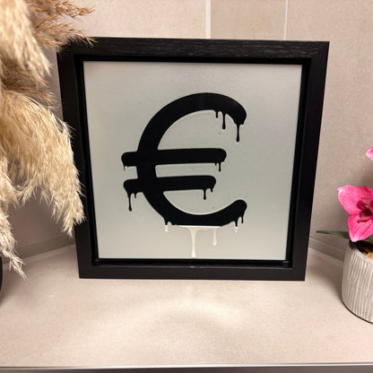 Spiegelbild im Graffiti-Stil „ €“ | 24 x 24 cm | Handgefertigt