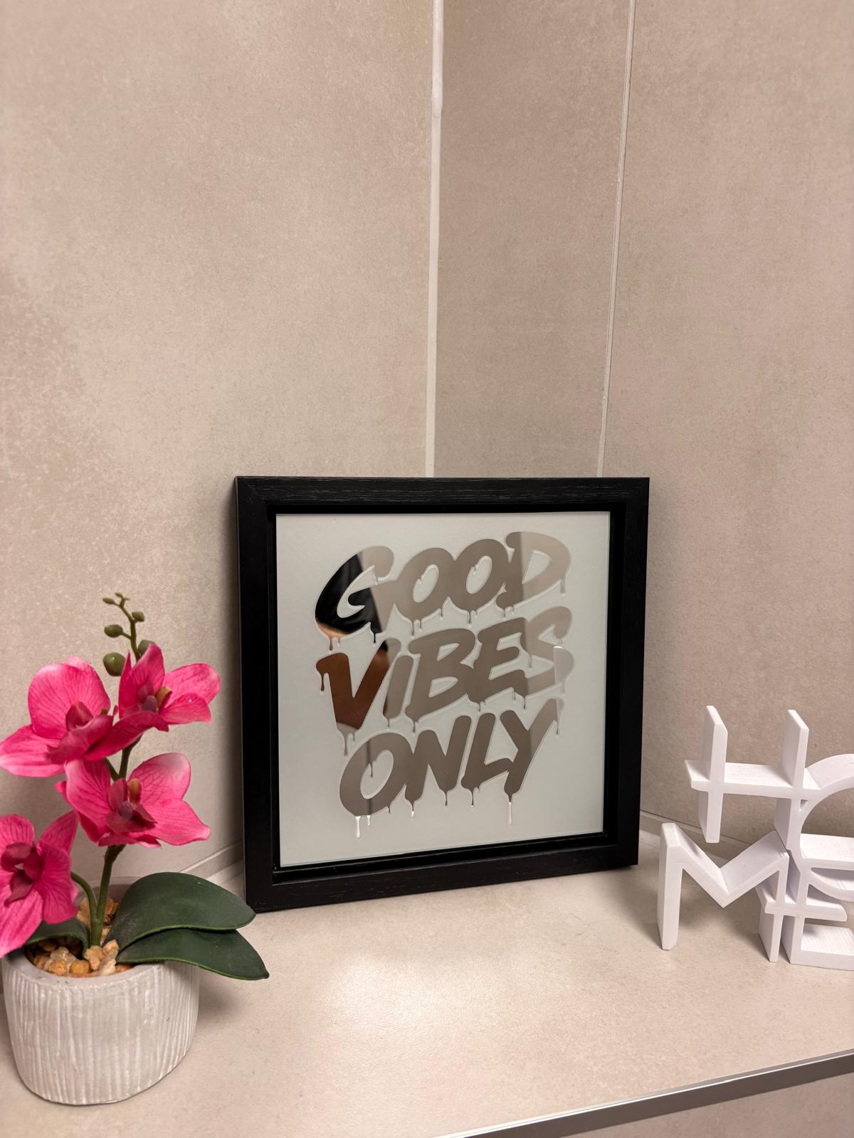 Spiegelbild im Graffiti-Stil „Good Vibes Only“ | 24 x 24 cm | Handgefertigt