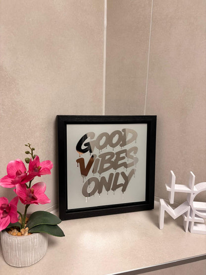 Spiegelbild im Graffiti-Stil „Good Vibes Only“ | 24 x 24 cm | Handgefertigt