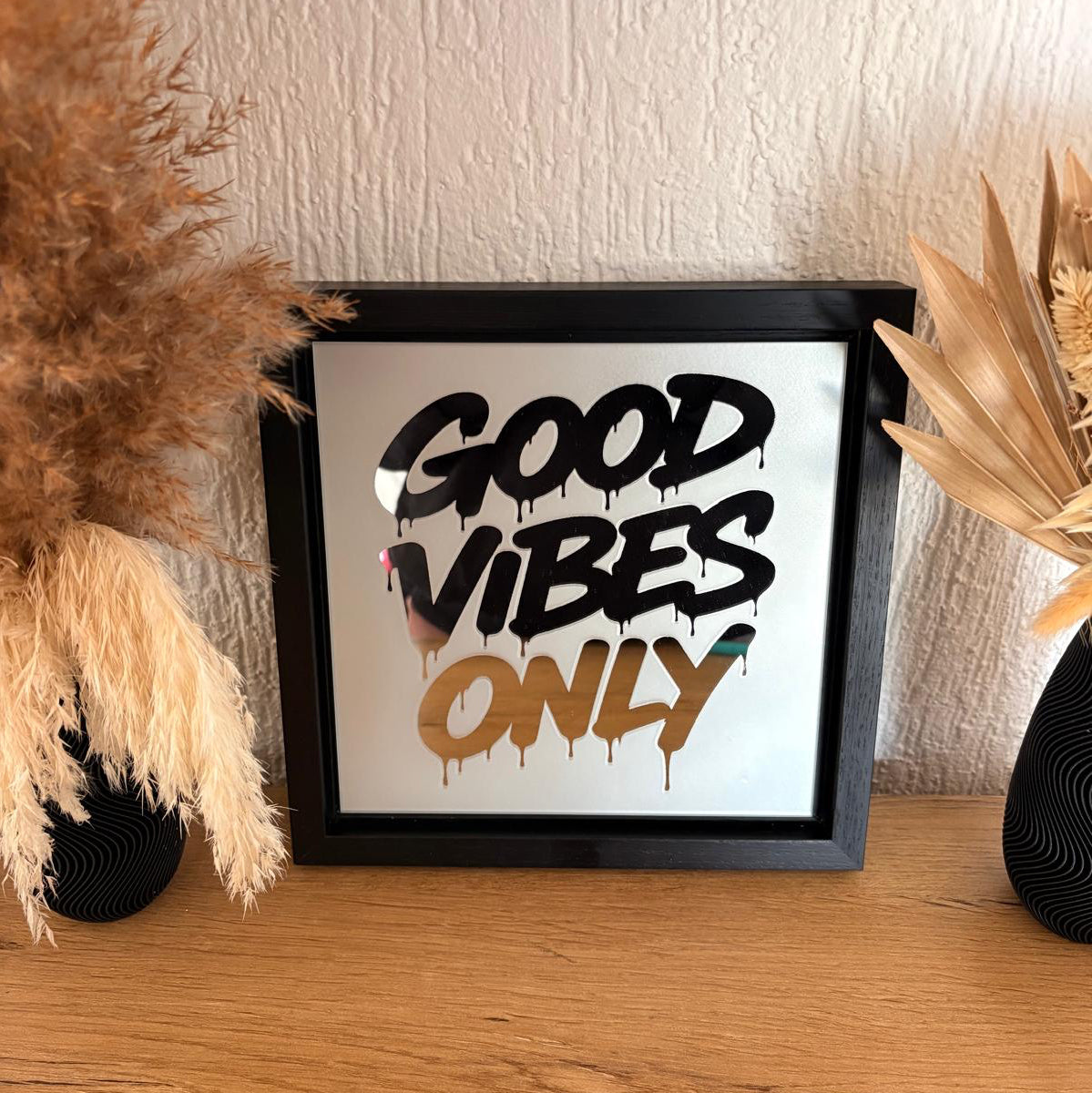 Spiegelbild im Graffiti-Stil „Good Vibes Only“ | 24 x 24 cm | Handgefertigt